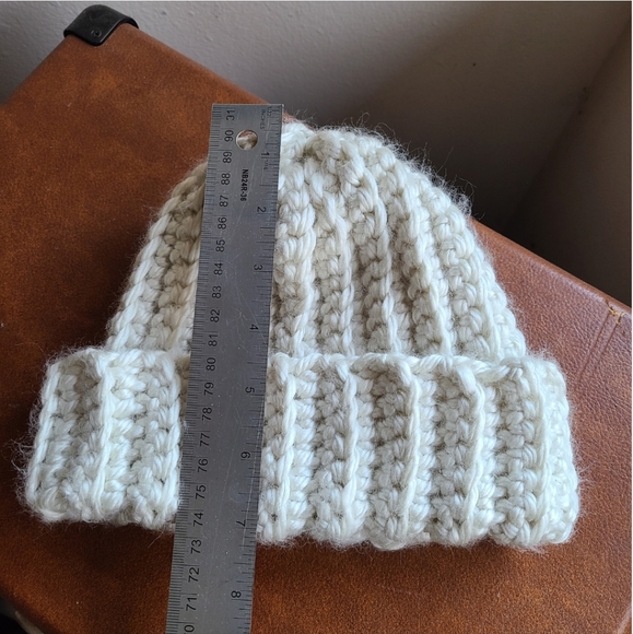 Chunky Handmade White Beanie Toque - Picture 4 of 5